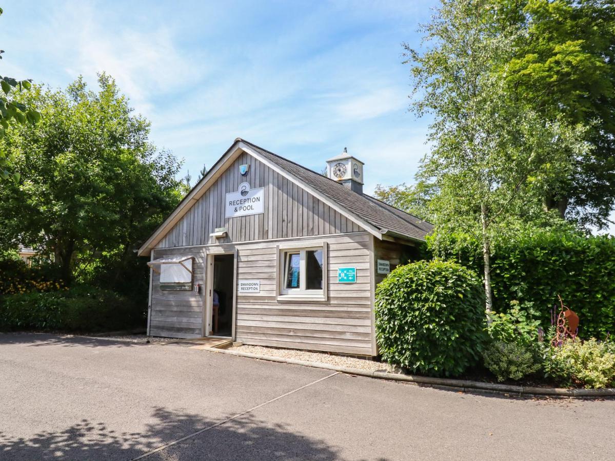 Swandown, 3 Blackdown Villa Chard Exterior photo